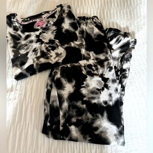 Betsy Johnson Tee & Jogger Pajama Set